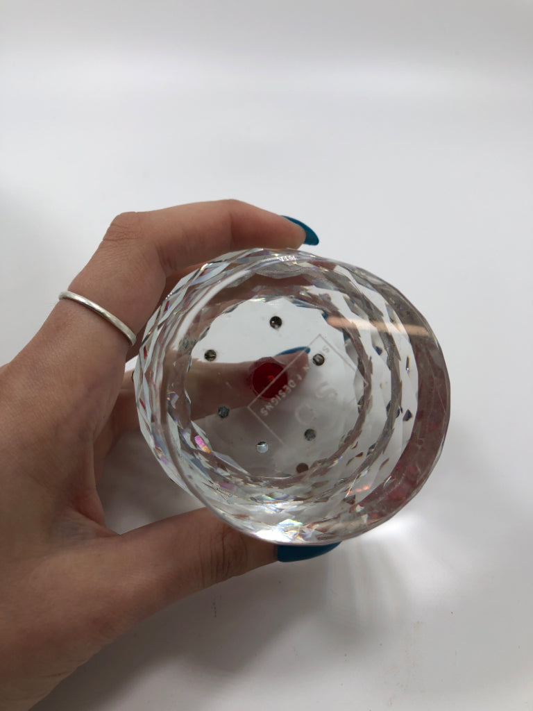 GLASS CUPCAKE PAPERWEIGHT.