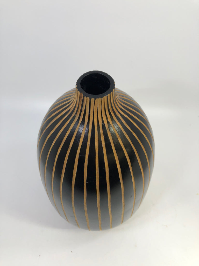 WOODEN CARVED BLACK STRIPPED VASE.