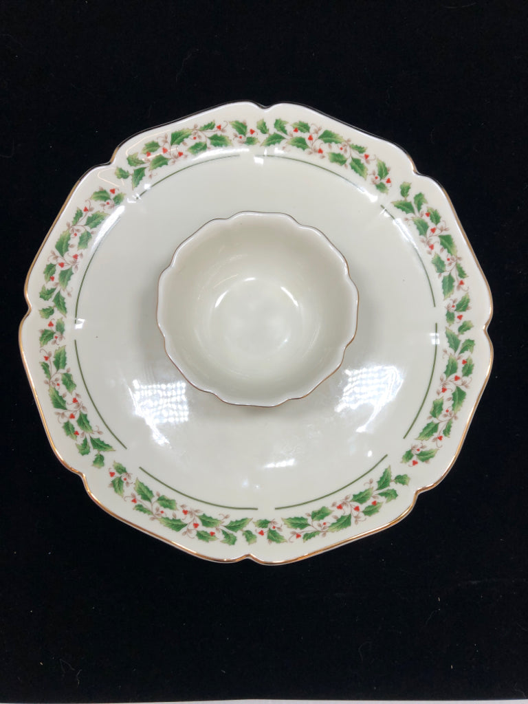 HOLLY BERRIES CHIP N'DIP SERVING TRAY.