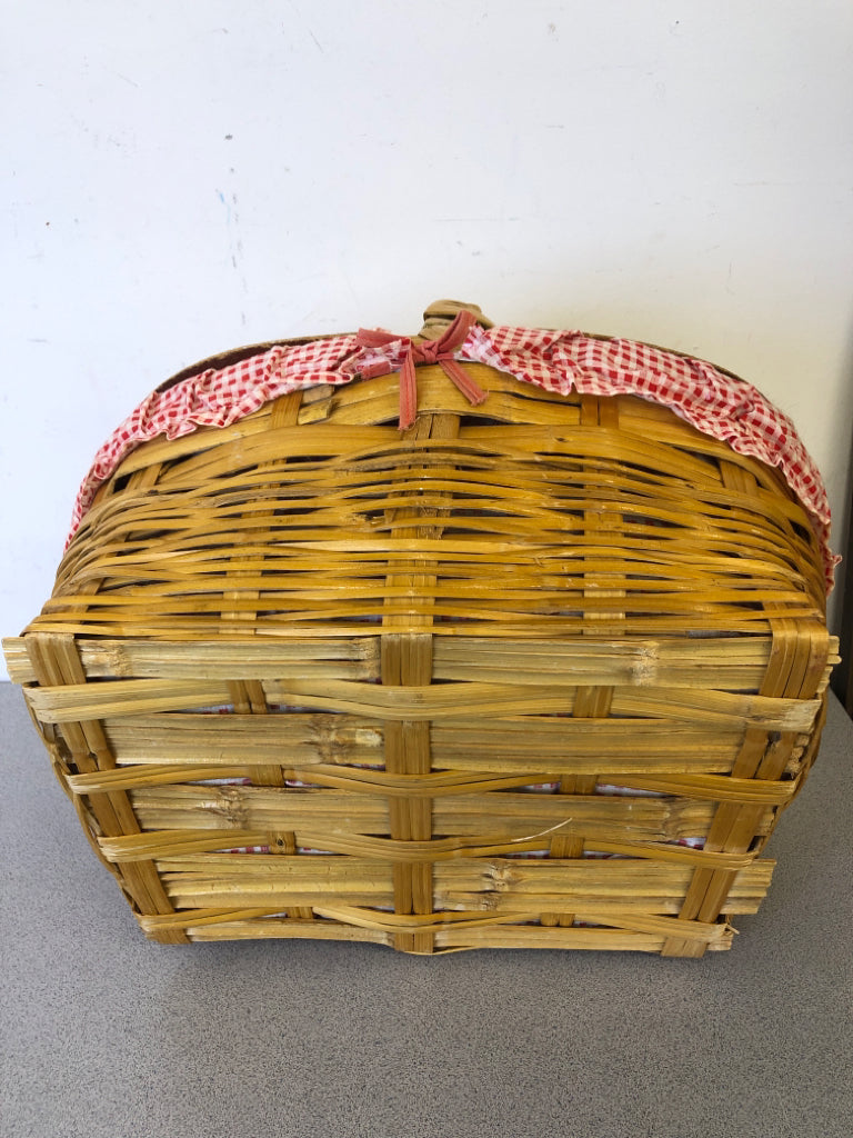 WOVEN FLIP TOP PICNIC BASKET W RED PLAID LINER.