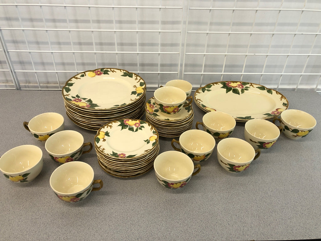 50PC PEACH BLOOM DINNER SET SERVICE FOR 8+.