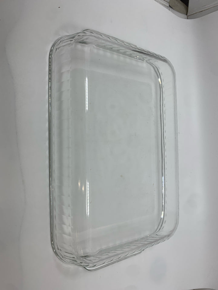 CLEAR PYREX CASSEROLE DISH.