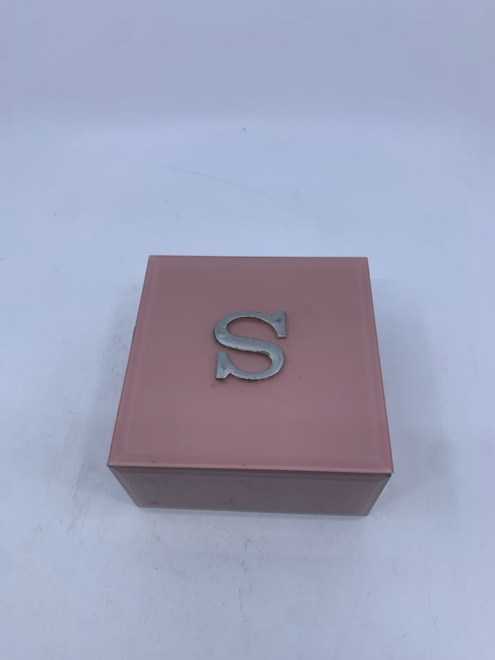 SMALL PINK "S" JEWELRY BOX.