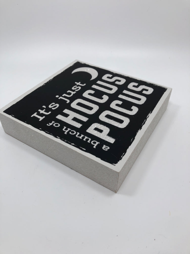 BLACK/WHITE GLITTER "HOCUS POCUS" WOOD SIGN.