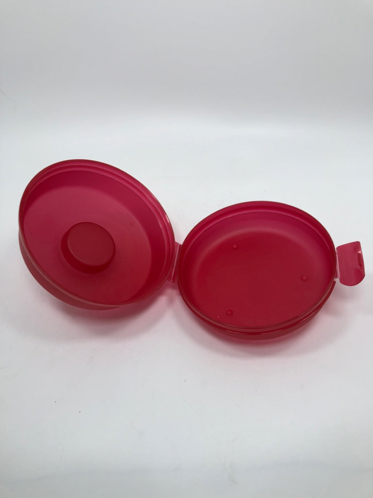 BAGEL CONTAINER W/SMALL CONTAINER ON TOP.