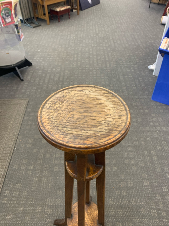 VTG WOODEN PLANT STAND.