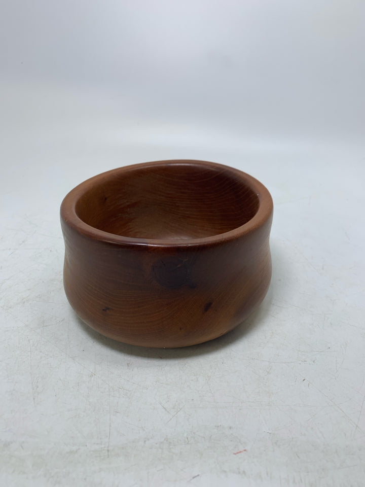 WOOD CARVED BOWL.