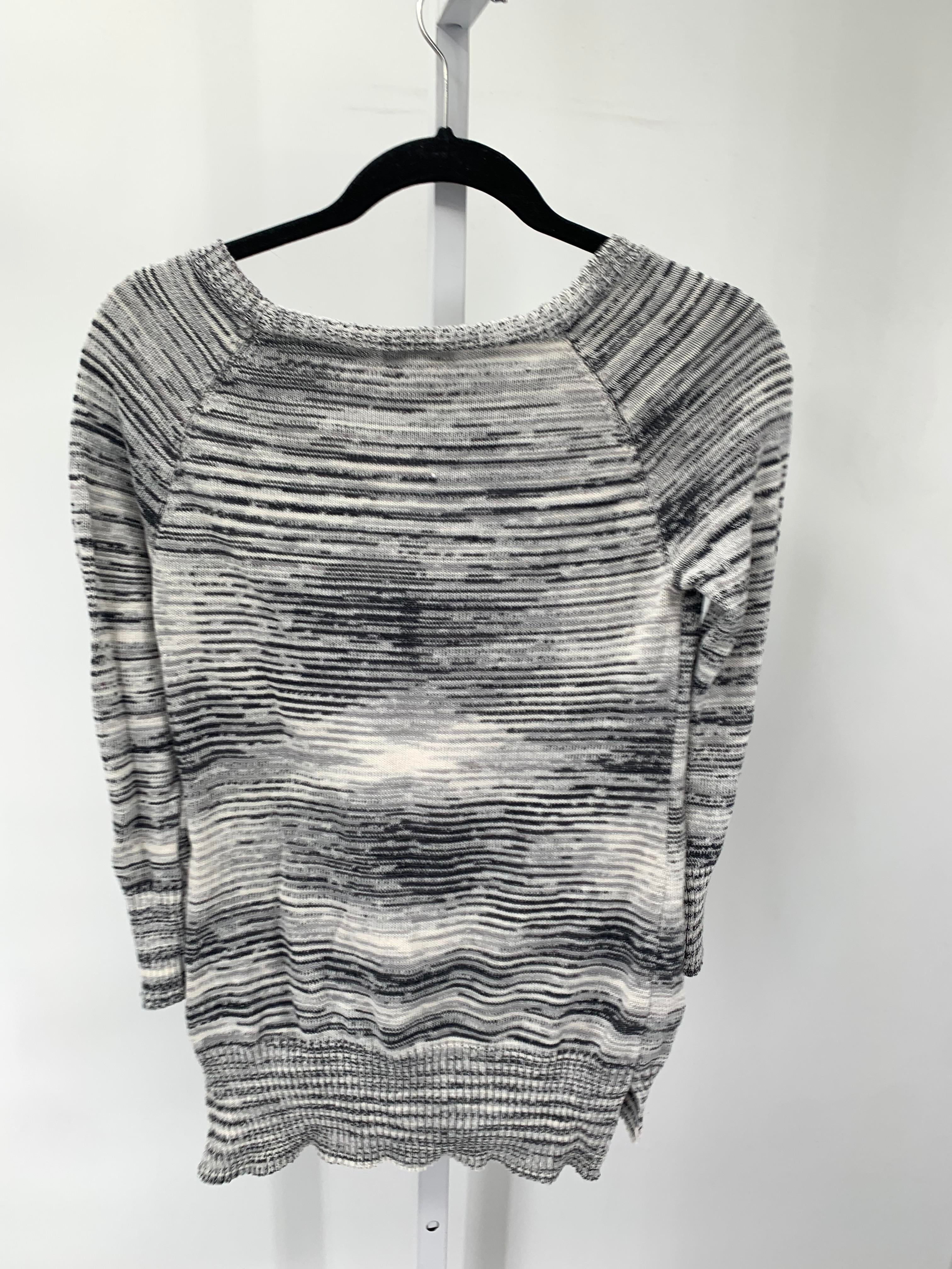 Shrinking Violet Size Small Juniors Long Sleeve Sweater