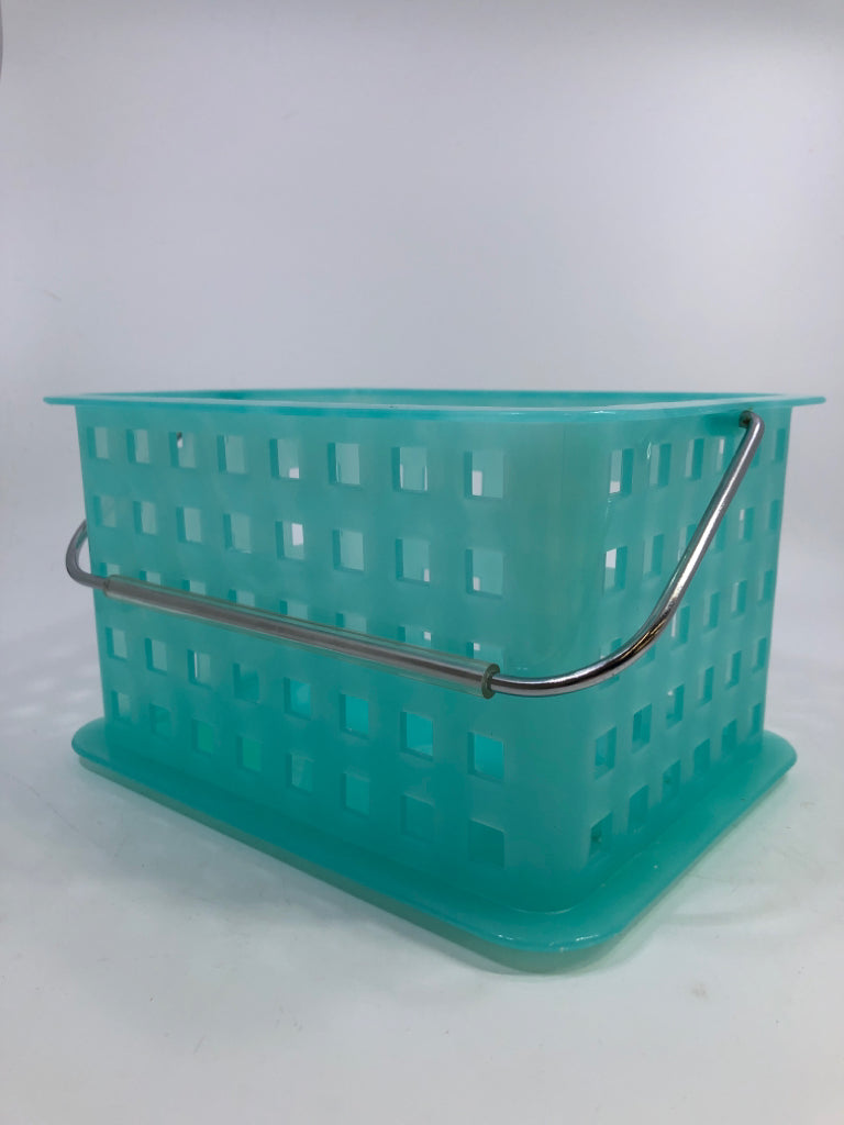 TEAL PLASTIC STORAGE CUBE W/METAL HANDLE.
