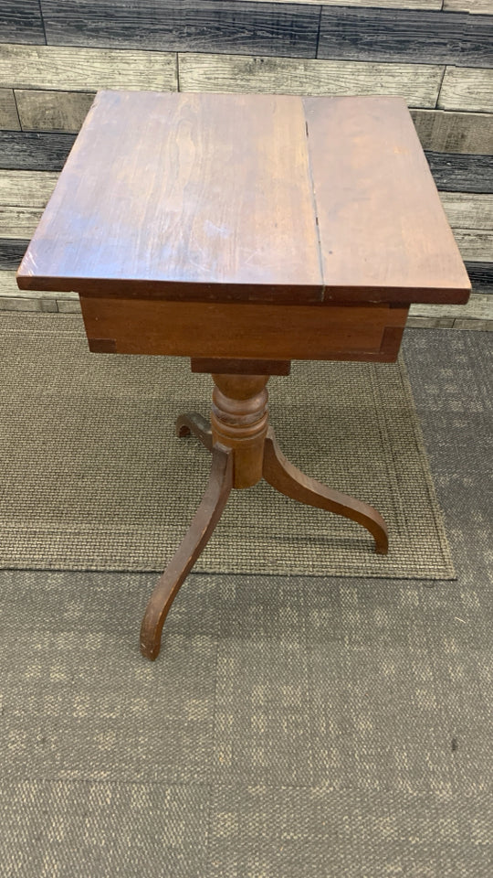 VTG SIDE TABLE WITH DRAWER.