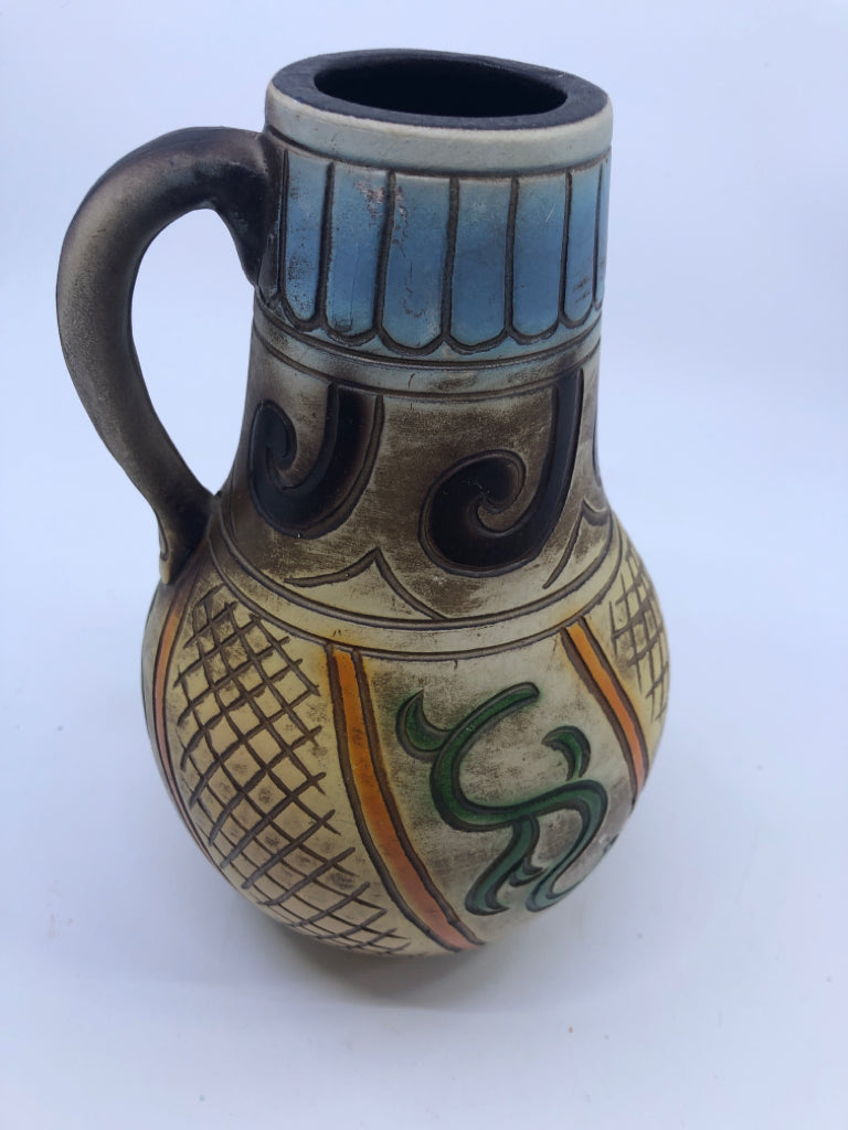 SCROLL AND LINES CARVED HANDLED VASE TAN/BROWN.