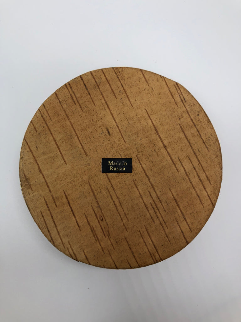 ROUND WOOD BOX W/EAGLE EMBLEM.