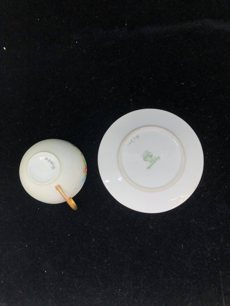 VTG TEACUP/SAUCER WHITE W RED BERRIES LHS.