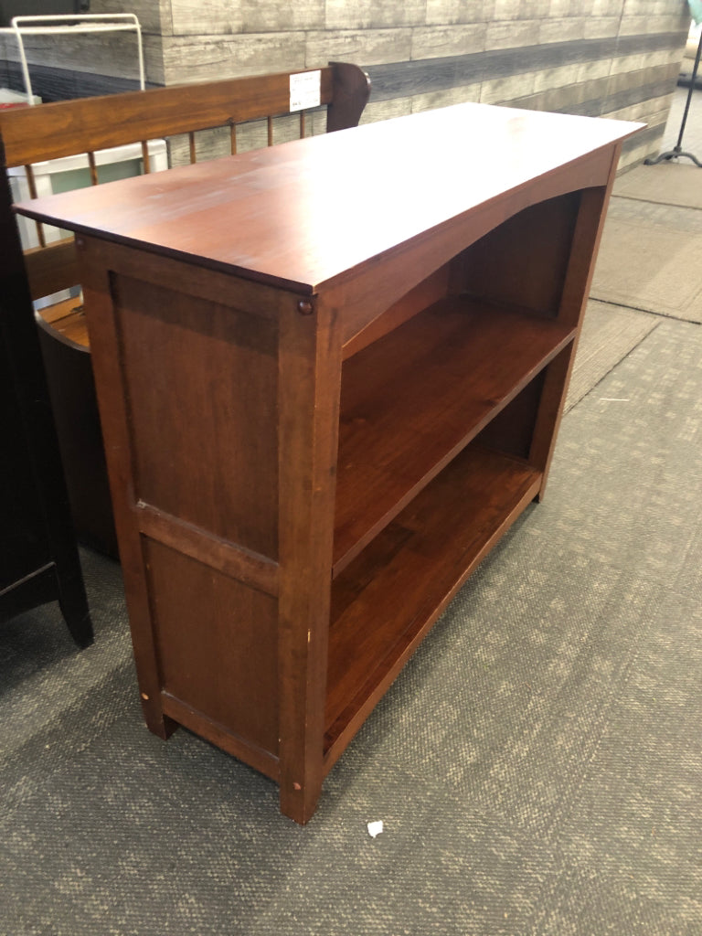 2 SHELF WOOD BOOKCASE.
