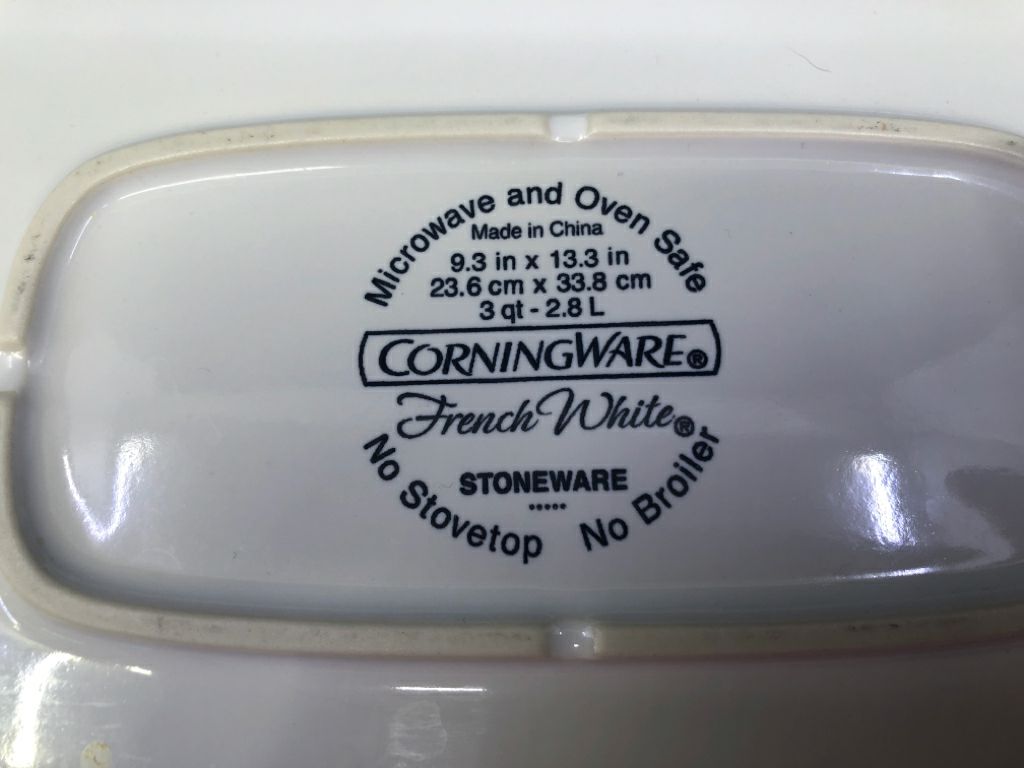 CORNING WARE FRENCH WHITE CASSEROLE DISH W/ HANDLES.