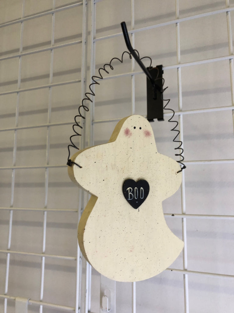 WOOD GHOST WALL HANGING.