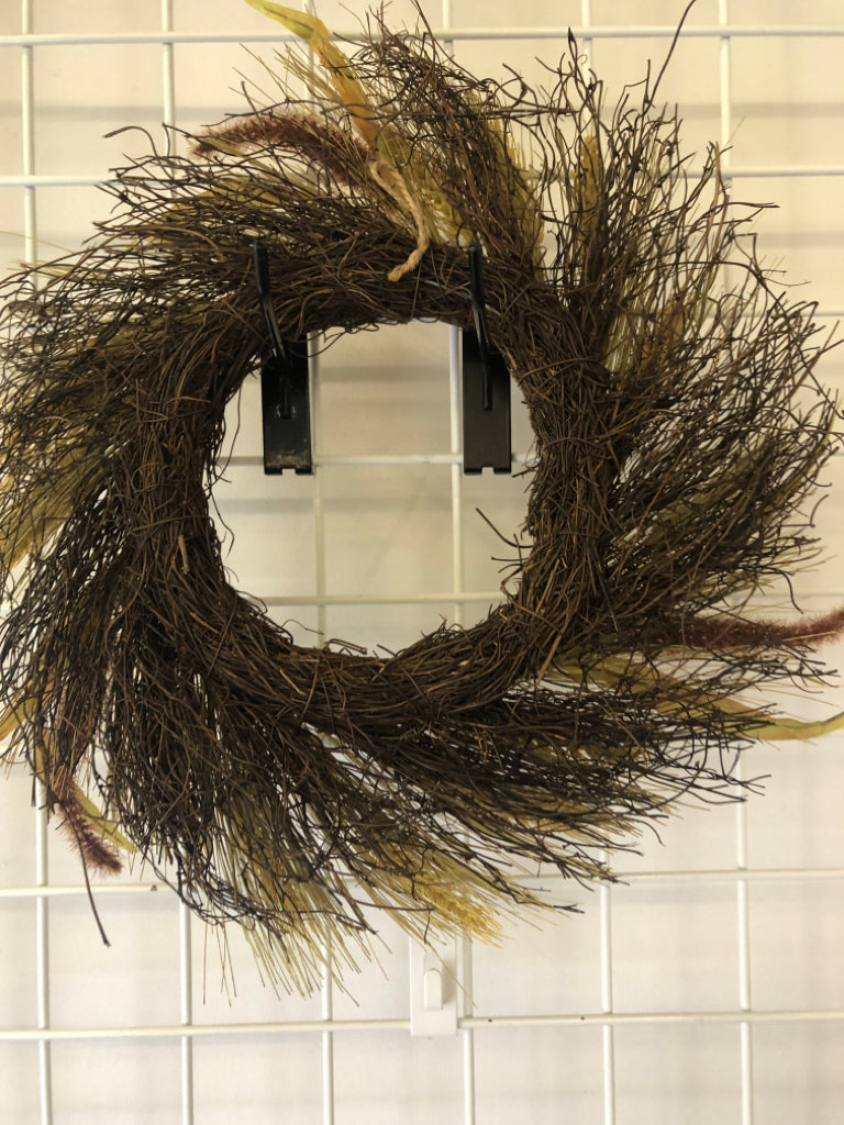 FAUX GRASSES WREATH.