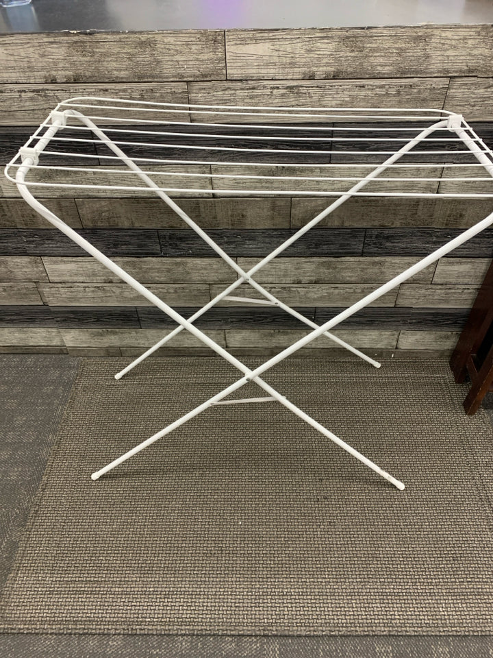 WHITE METAL DRYING RACK.