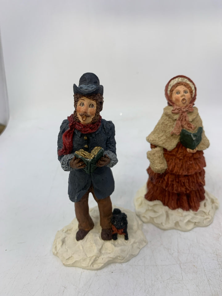 4 VTG RESIN JUNE MCKENNA CAROLER FAMILY.
