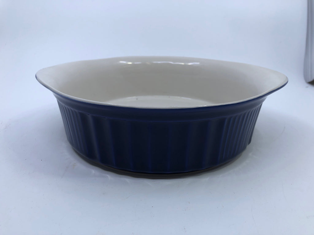 ROYAL BLUE ROUND CASSEROLE DISH W SLIGHT HANDLES.