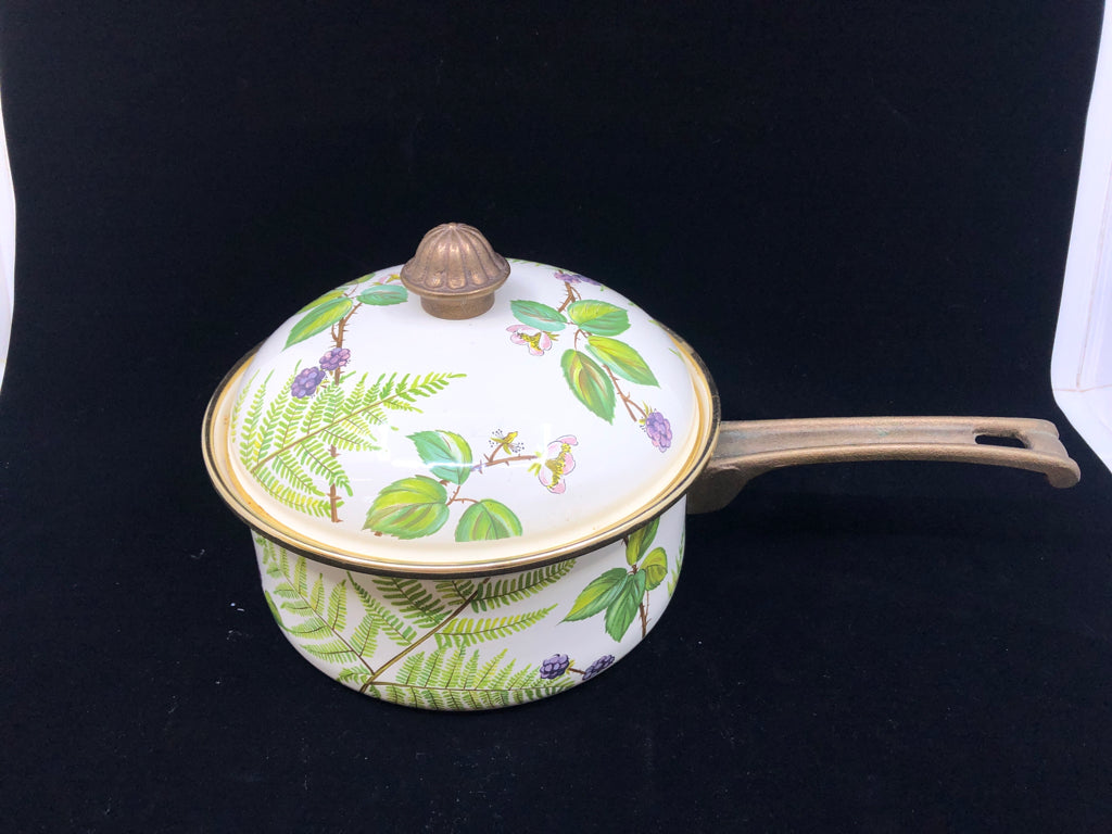 VILLEROY & BOCH ENAMEL SAUCE PAN W LID.