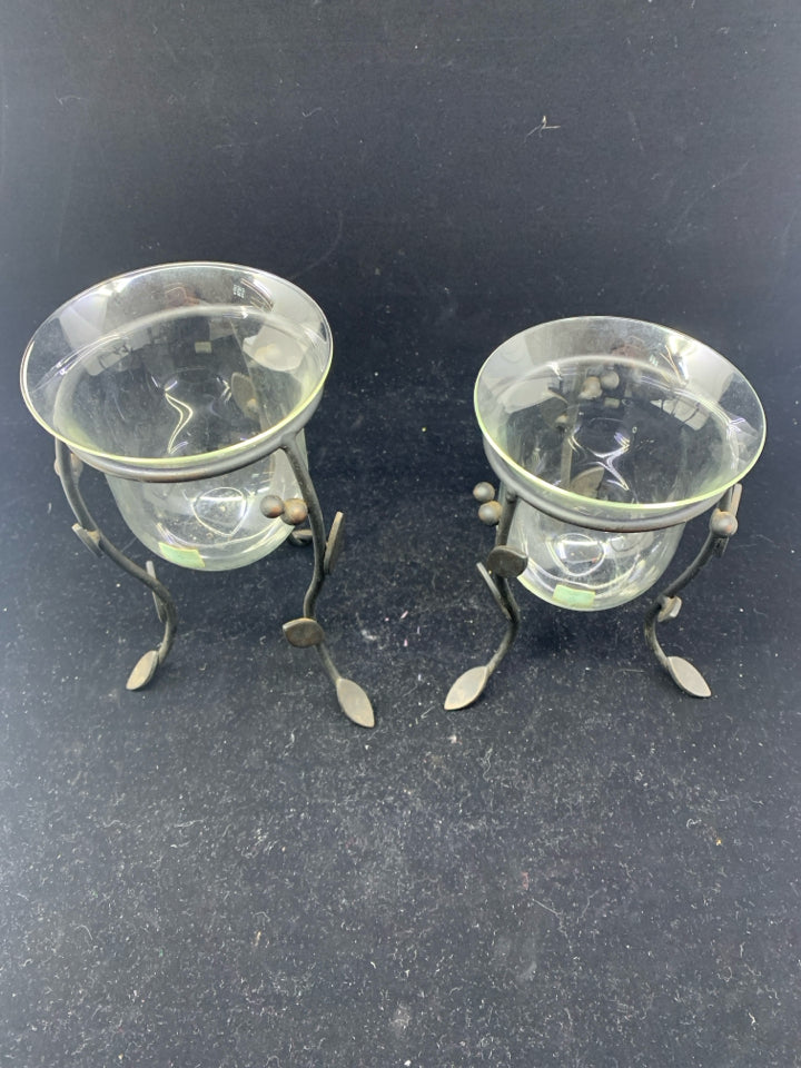 2 BLACK METAL W LEAF FOOTED TEA LIGHT CANDLE HOLDERS.