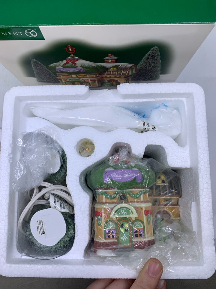 NORTH POLE BEAUTY SHOP- DEPT 56.