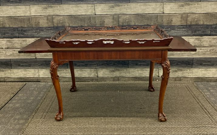 VTG END TABLE W REMOVABLE VERY DETAILED TOP WOOD/GLASS TRAY.