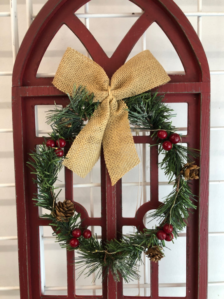 DOOR PANEL W/LIGHT-UP WREATH HANGING.