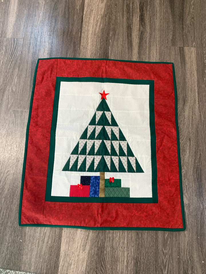QUILTED CHRISTMAS TREE TAPESTRY.
