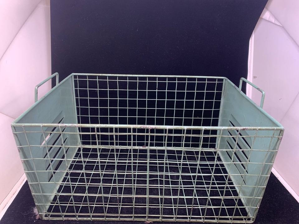 GREEN DISTRESSED WIRE BASKET W HANDLES.
