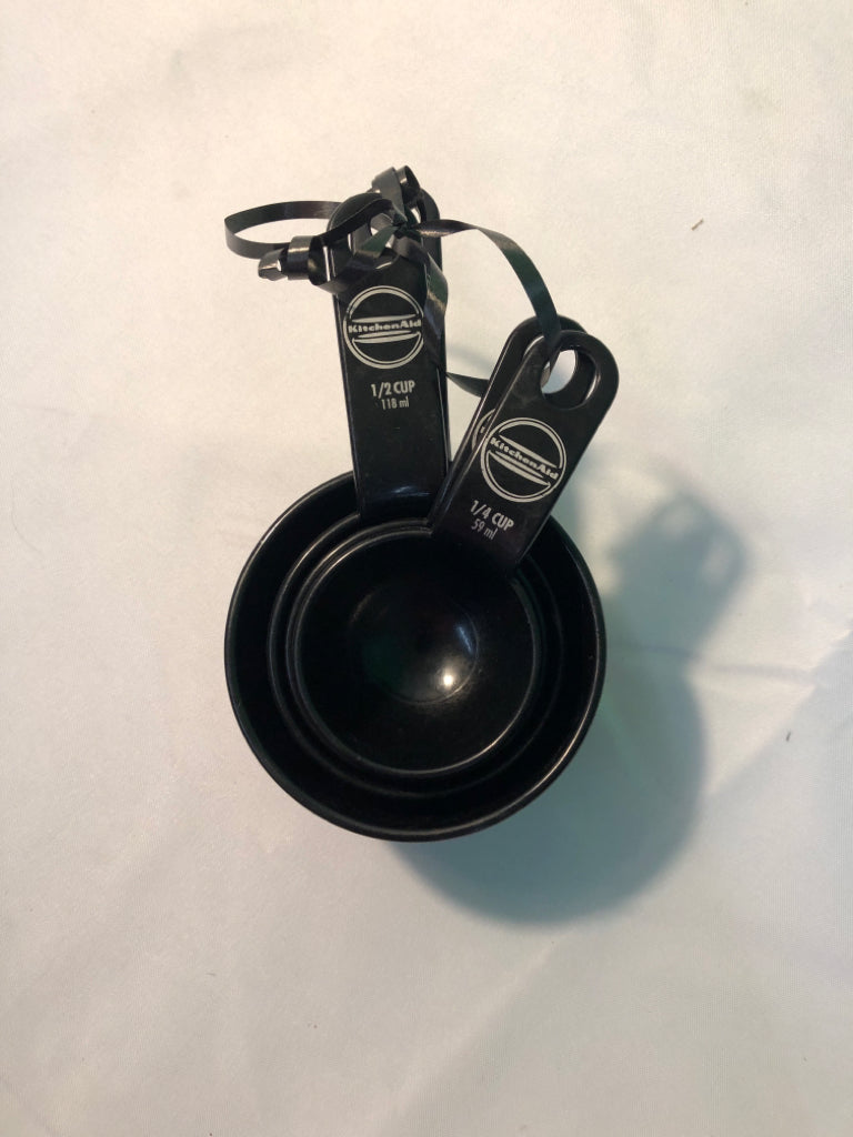 BLACK PLASTIC MEASURING CUPS KITCHEN AID