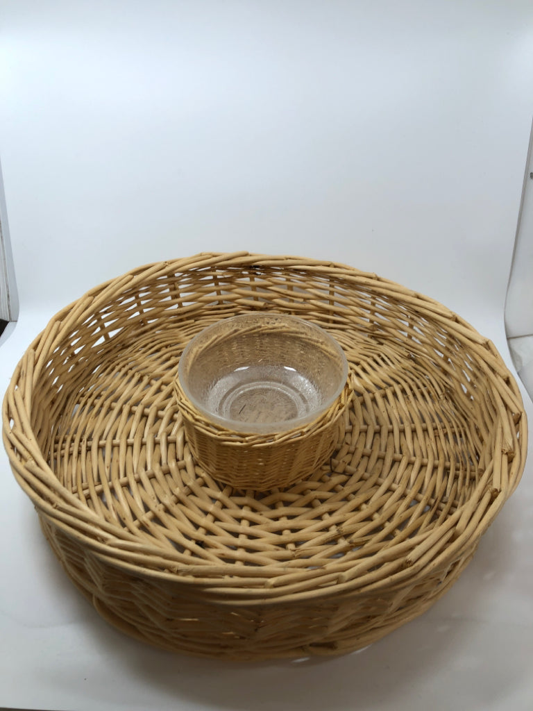 2PC WICKER CHIP/DIP SERVING TRAY W/BOWL.