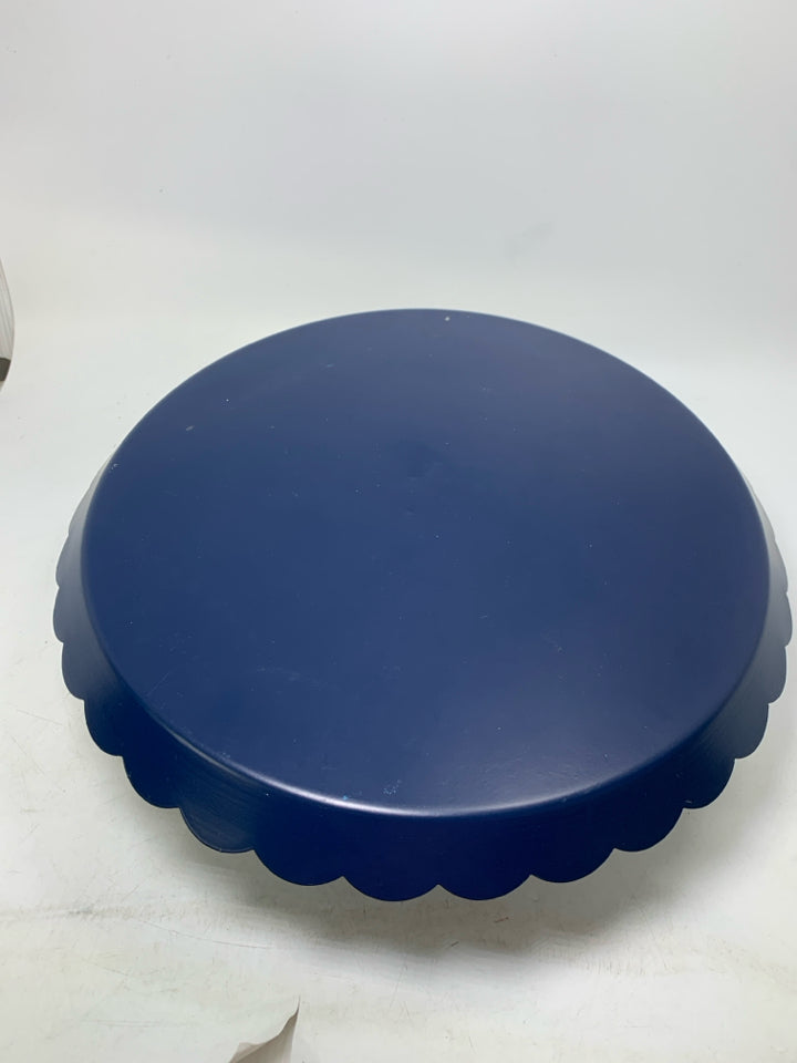 WOOD BASE W/ NAVY BLUE METAL TOP SCALLOP EDGE.