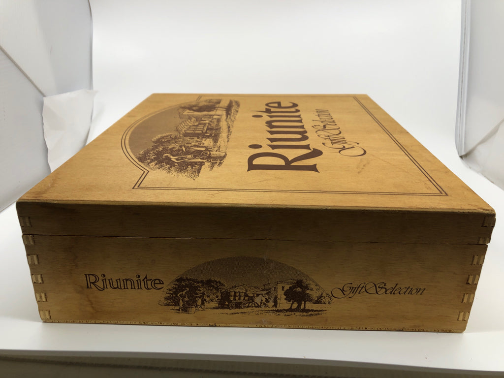 RIUNITE WOOD WINE BOTTLE BOX W HANDLE.