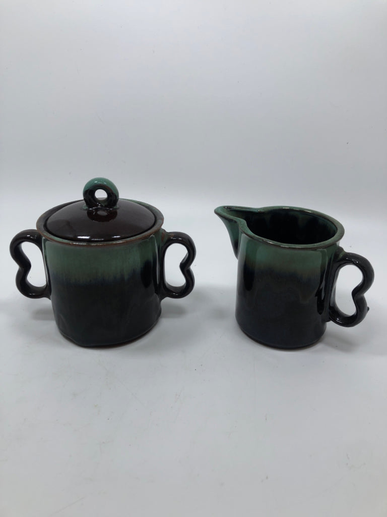 BROWN/GREEN GLAZE SUGAR AND CREAMER POTTERY SET.