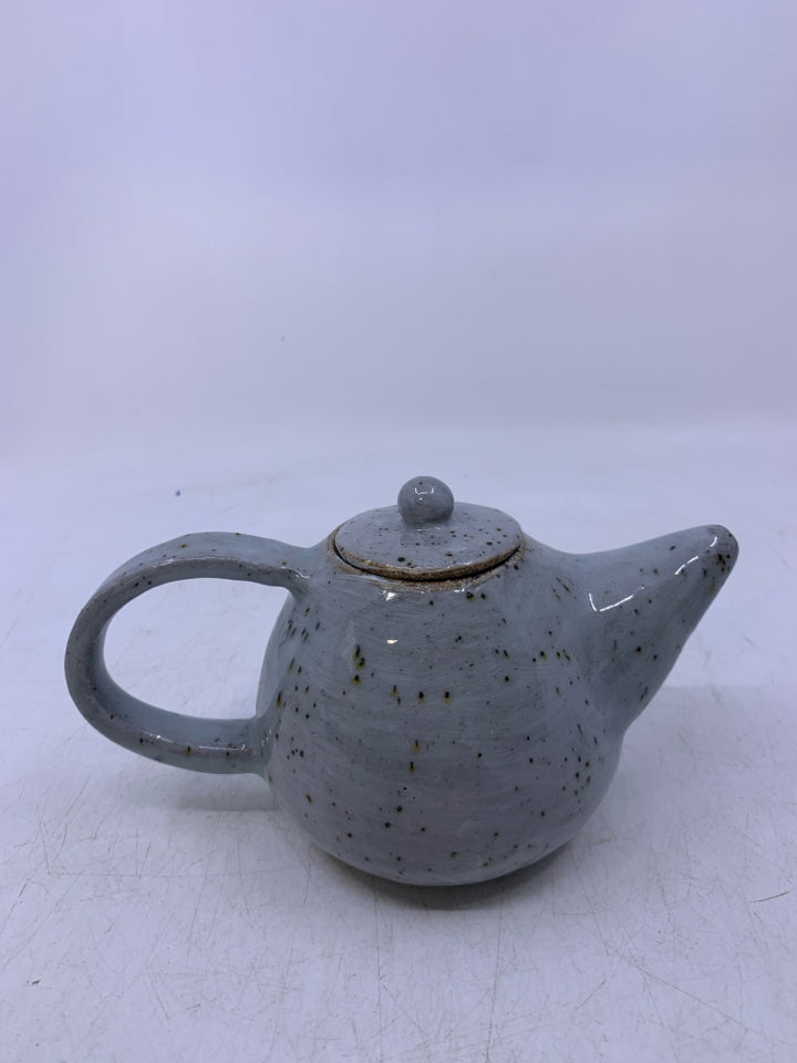 SMALL GREY W/ SPECKLES TEA TOP.