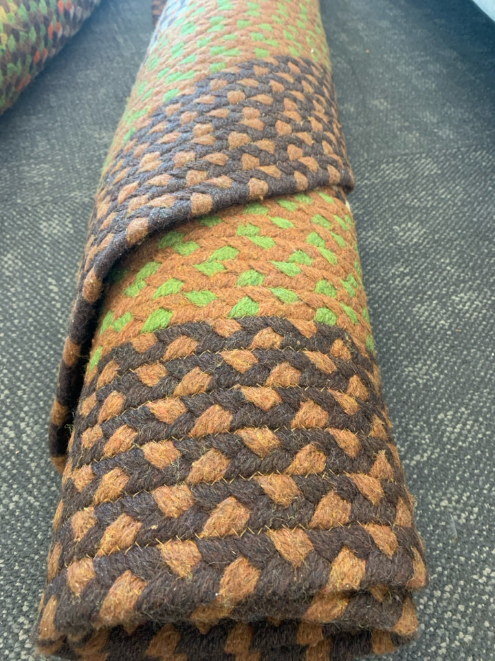BROWN MULTI OVAL BRAIDED RUG.