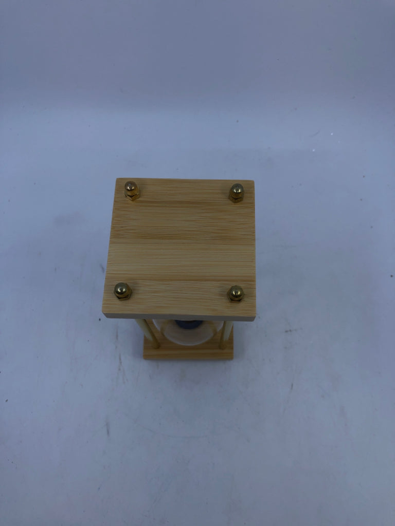 BROWN/WOOD BASE HOURGLASS.