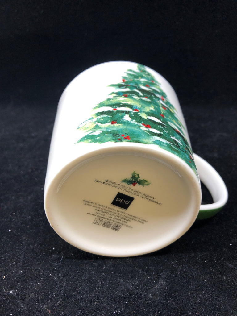 WHITE MUG W/ CHRISTMAS TREE.