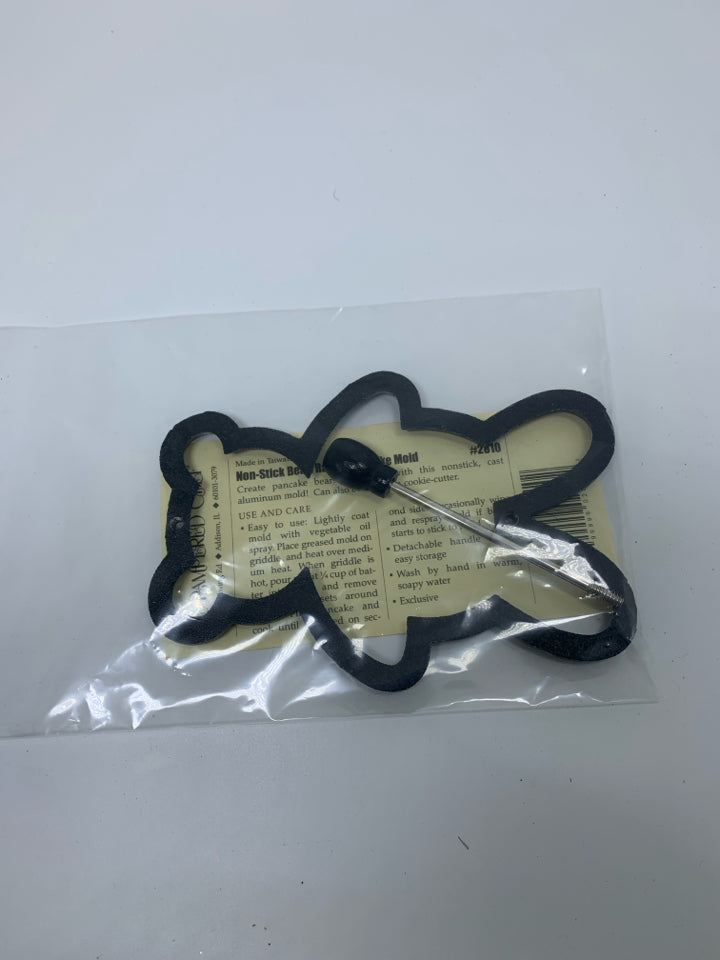 NON-STICK BEAR/RABBIT PANCAKE MOLD IN BAG.