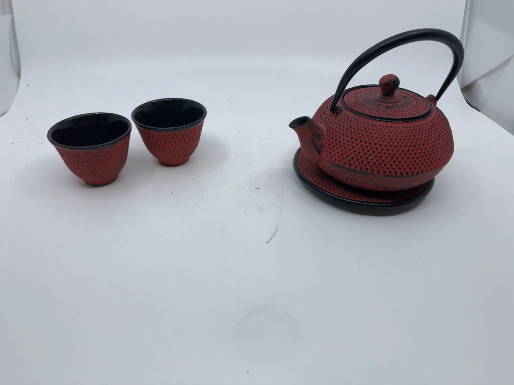 HEAVY RED AND BLACK ASIAN STYLE TEA SET - 2 CUPS, TEAPOT AND PLATE.