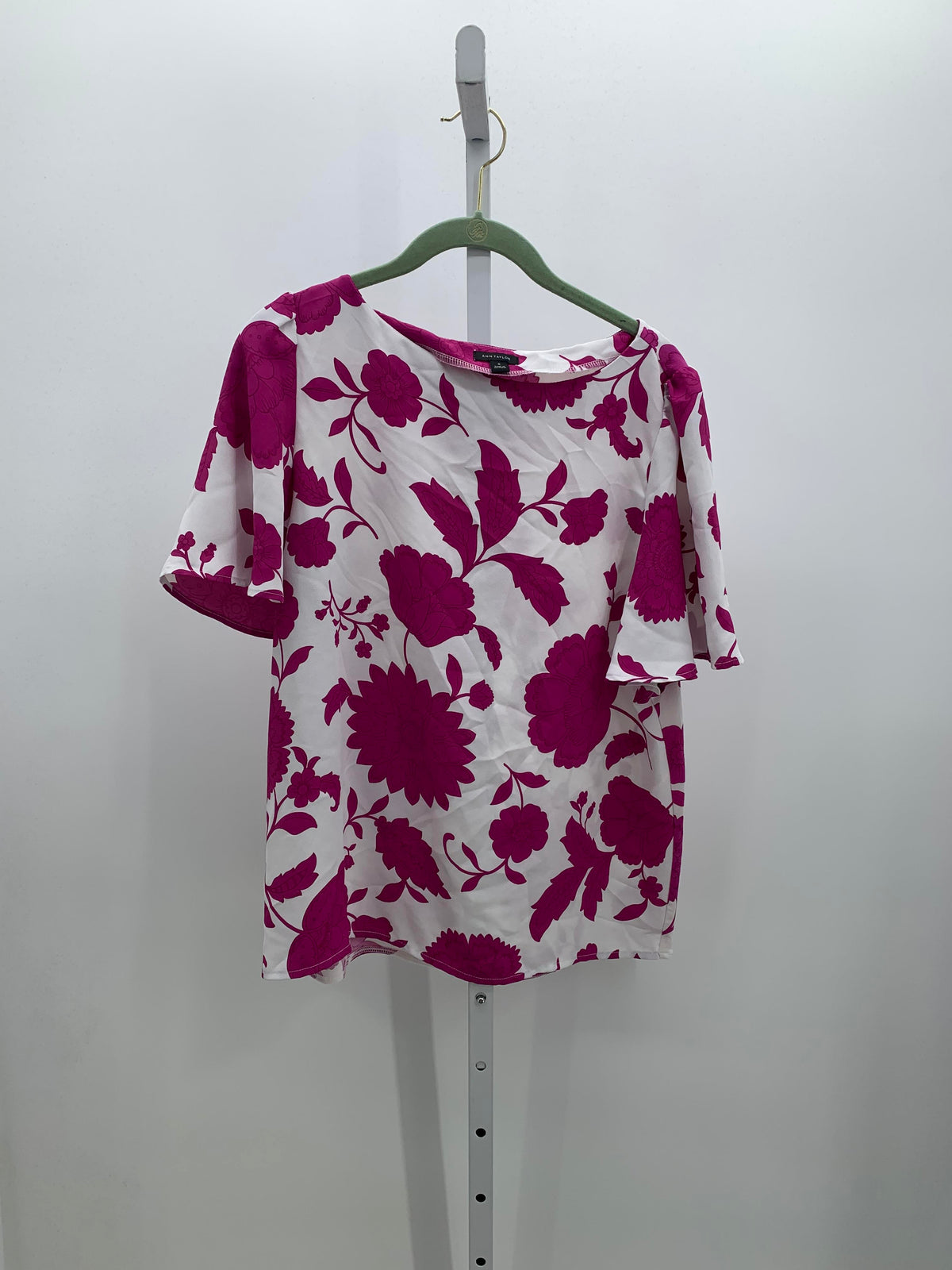 Ann Taylor Size Medium Misses Short Sleeve Shirt