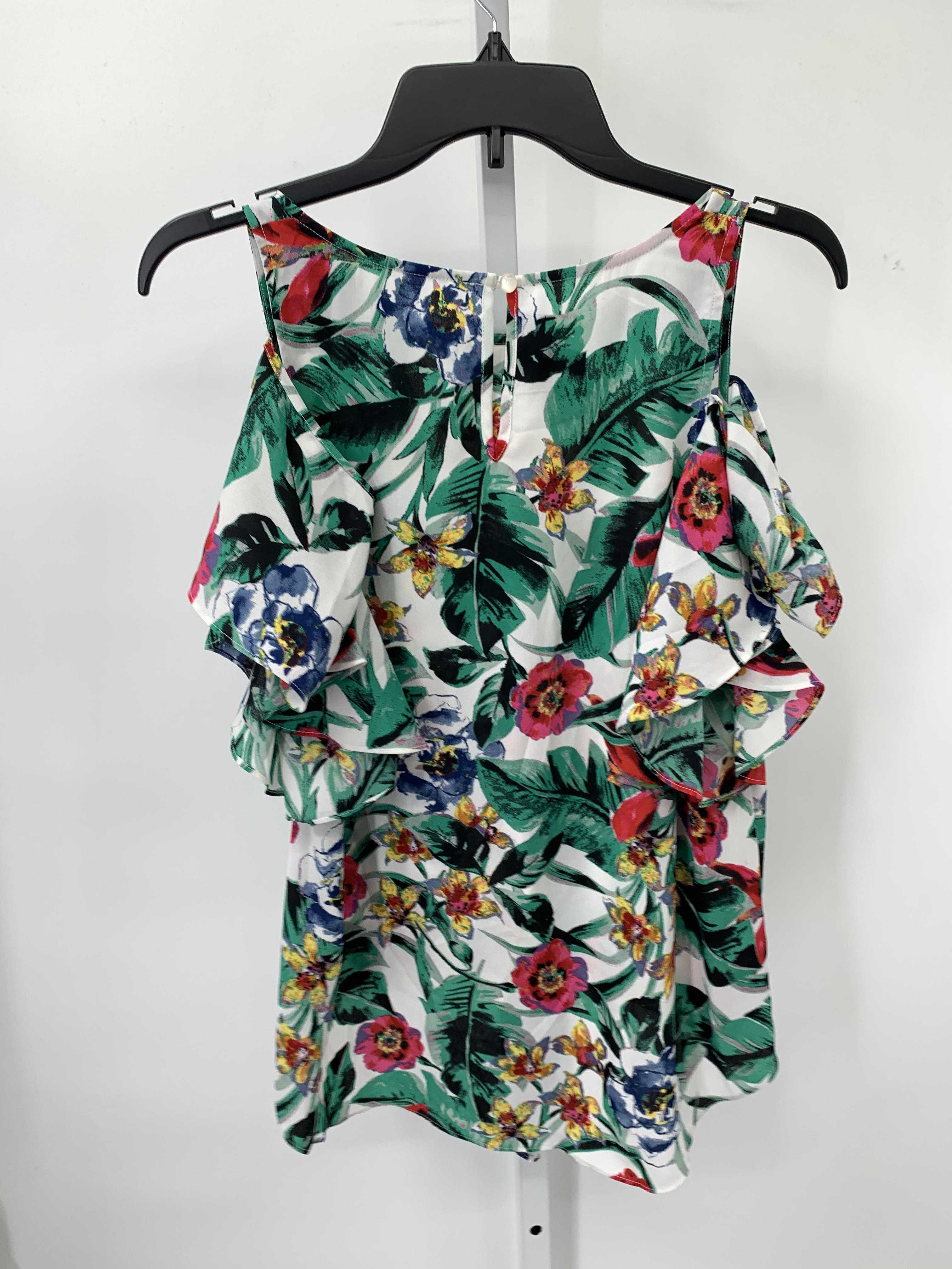 By & By Size Medium Juniors Short Sleeve Shirt