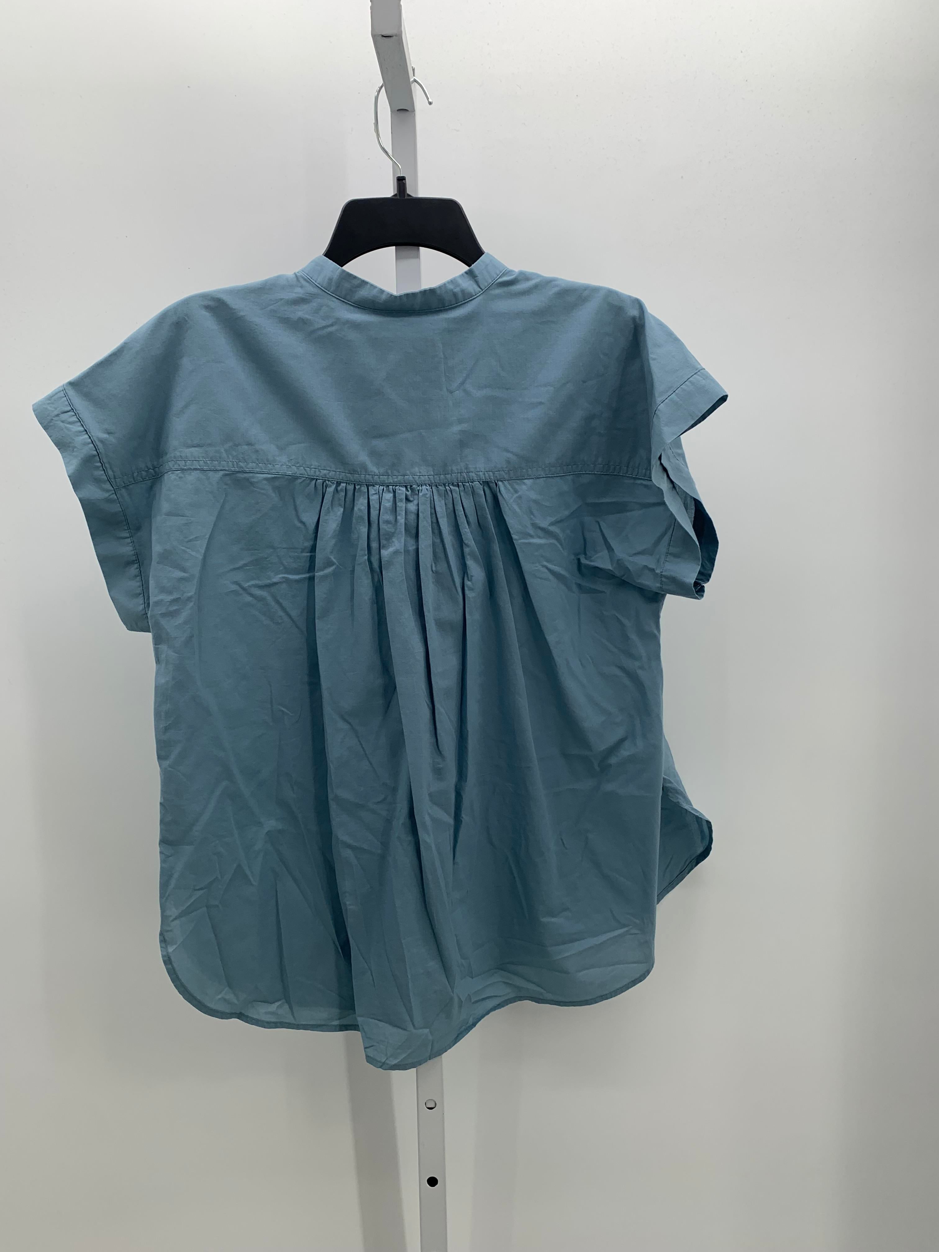 Universal Thread Size Medium Misses Short Sleeve Shirt