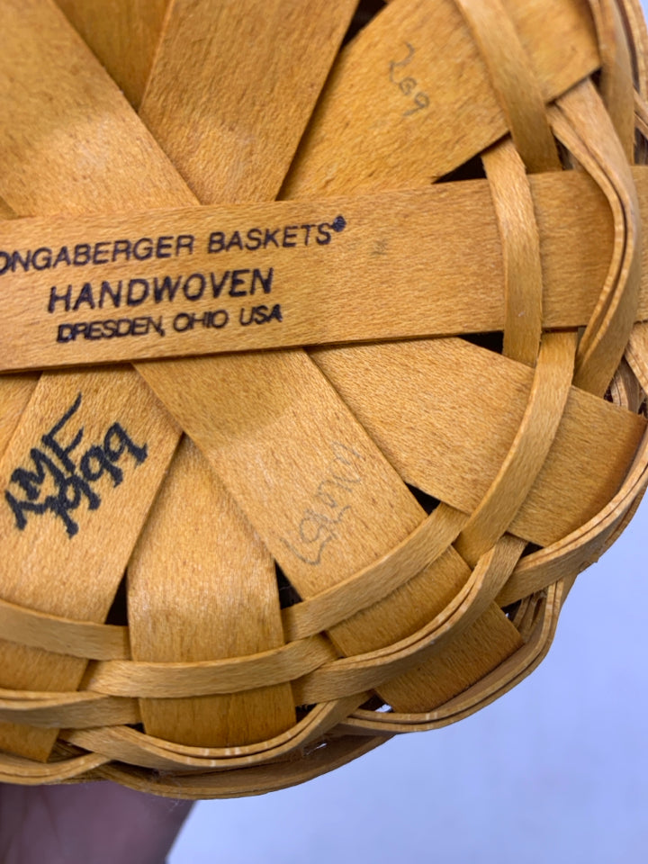 1999 TREE TRIMMINGS PEPPERMINT BASKET W/ PROTECTOR & TIE-ON.