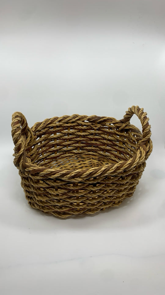 2-TONED WOVEN WICKER BASKET.