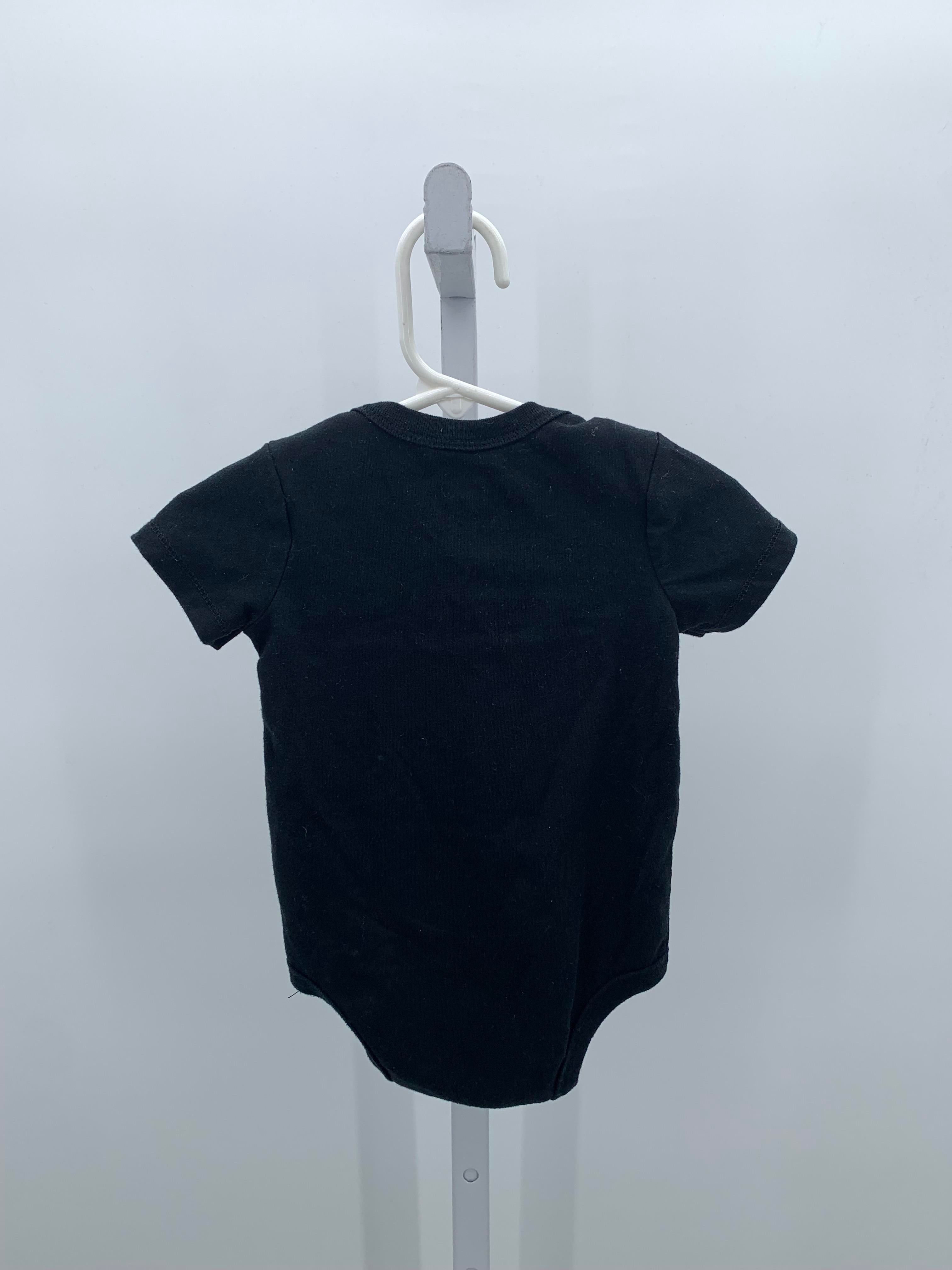GRAPHIC TEE.