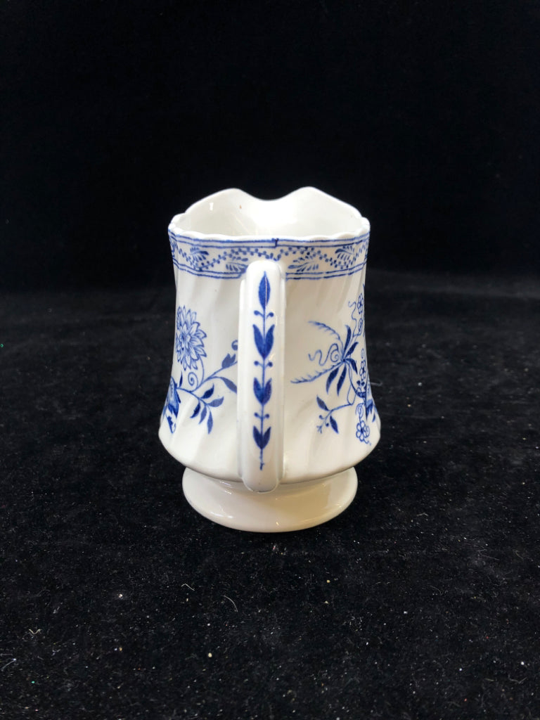 VTG BLUE/ WHITE VIDALLIA ONION PATTERN CREAMER.