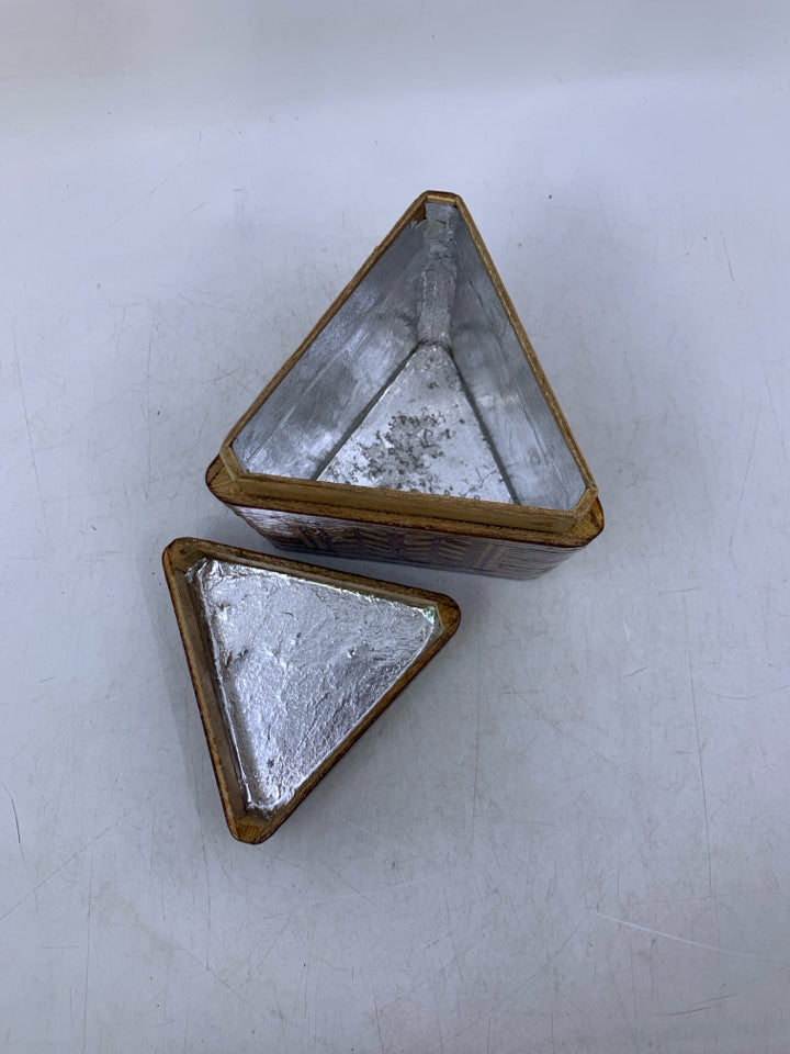 TRIANGLE MULTI COLORED STORAGE BOX.